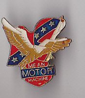 PIN'S THEME MOTO  DRAPEAU AMERICAIN  AIGLE MEAN MOTOR MACHINE HARLEY  DAVIDSON - Motos