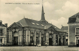 Beaumont Sur Sarthe * Place Du Marché Et Les Halles - Beaumont Sur Sarthe