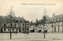 Mamers * Haut De La Place De La République * Hôtel Du Cygne - Mamers