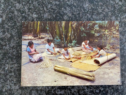 El Salvador - Weaving Mats (Petates) In The Town Of San Pedro Perulapan - Tarjeta Postal  Post Card - El Salvador