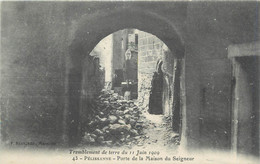 CPA FRANCE 13 " Pelissanne, Porte De La Maison Du Seigneur Après Le Tremblement De Terre Du 11 Juin 1909" - Pelissanne