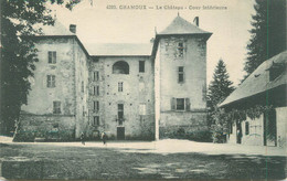 CPA FRANCE 73 "Chamoux, Cour Intérieure Du Château " - Chamoux Sur Gelon