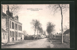 CPA Ouzouer-sur-Loire, La Gendarmerie, Vue De La Rue Avec Polizei - Ouzouer Sur Loire