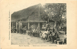 AFRIQUE HAUTE SANGHA REPUBLIQUE CENTRAFRIQUE CARAVANE ARRIVANT A KOUNDE - Centrafricaine (République)