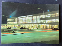 Flughafen Berlin-Schönefeld/ Oldtimer Autos/ DDR-Zeiten - Schönefeld