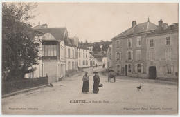 CPA Chatel / Moselle  (88)  La Rue Du Pont , Avant Lres Voitures !   Ed Trestart - Chatel Sur Moselle