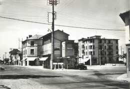 CPSM FRANCE 69 " St Priest, Le Carrefour Et La Rue Avenue A. Briand" - Saint Priest