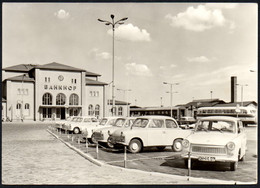 F0854 - Pasewalk Bahnhof Fahrzeug Auto Car Trabant Ikarus - VEB Bild Und Heimat Reichenbach - Randknicke !! - Pasewalk