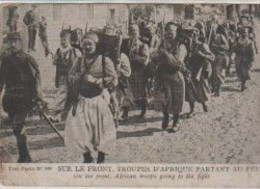 Militaria. Sur Le Front. Troupes D'Afrique (Spahis) Partant Au Feu (Au Dos, Pub: Demandez Partout Les "TALONS MAXIM'S") - Régiments