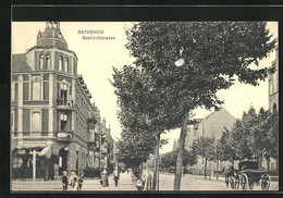 AK Rathenow, Blick In Die Belebte Bahnhofstrasse - Rathenow