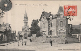 53 -  Carte Postale Ancienne  De  Gorron      Place Des Halles Et L'Eglise - Gorron