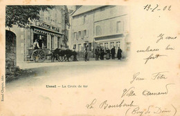 Ussel * 1902 * La Place Et La Croix De Fer * Devanture Pharmacie LALY Commerce Magasin * Attela Boeufs - Ussel