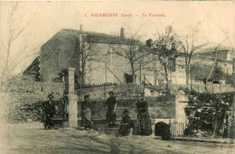 Aujargues * Vue Sur La Fontaine * Villageois - Autres & Non Classés