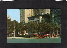 102051    Stati  Uniti,  New York,  The  Colorful  Hansom Cabs In  Central  Park Plaza,  NV(scritta) - Places & Squares