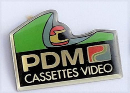 L88 Pin's Voiture Car Auto PDM Cassettes Vidéo Casque Achat Immédiat - F1
