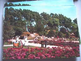 Nederland Holland Pays Bas Alphen Aan Den Rijn Avifauna Met Rode Bloemen - Alphen A/d Rijn