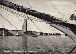 CARTOLINA  BRINDISI,PUGLIA,MONUMENTO AL MARINAIO,SPIAGGIA,BARCHE A VELA,BAGNI,LIDO,VACANZA,ESTATE,VIAGGIATA 1950 - Brindisi