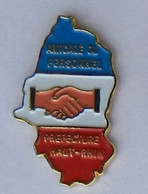 SY382 Pin's Syndicat CGT Département Amicale Du Personnel Préfecture Haut Rhin Main Alsace Achat Immédiat - Administraties