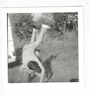 Photographie Italie 1972 Camping Couple Judo Devant Caravane Photo 9x9 Cm - Sport