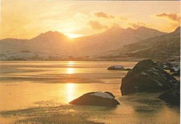 SUNSET BELOW SNOWDON, GWYNEDD, WALES. UNUSED POSTCARD Ew4 - Caernarvonshire