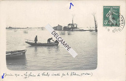69 - La Plaine De VAUX Inondée Par Le Rhône - Activité Des Sauveteurs Volontaires En Barque - Carte Photo 1910 - Vaux-en-Velin