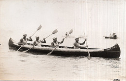 CPA PHOTO   RAMEURS SUR UN CANOE " CHIPETTE " - Rowing