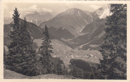 4684) BERWANG - Bergwang - In Tirol - Mit Zugspitze U. Bleispitze U. Gartnerwand - ALT  Blick Aus Dem Wald - Berwang