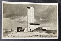 Monument Op De Afsluitdijk/ Old Car - Den Oever (& Afsluitdijk)