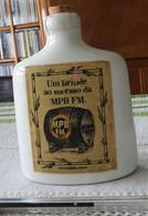 Flasque Pour Aguardente Sitio MC Da Boa Vista, Barroso, MG, Engarrafado Especialmente Para MPB FM 90,3 -  2001 Brésil - Autres & Non Classés
