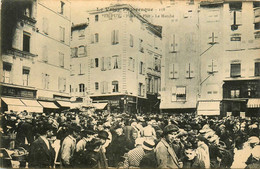 Le Puy * La Place Du Plot * Le Marché * Foire Marchands * Commerces Magasins - Le Puy En Velay