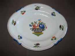 ANCIEN PETIT PLAT OVALE A BORD POLYLOBE - FAIENCE ANCIENNE CHAROLLES ? NEVERS ? QUIMPER ? - Charolles (FRA)