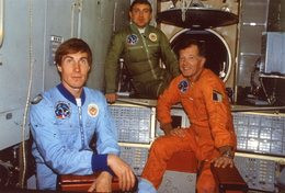 Le Cosmonaute  JEAN LOUP CHRETIEN  à La Cité Des étoiles En 1988  Photo  CHESNOT - Identified Persons