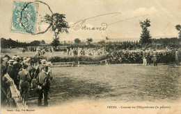 Feurs * Les Courses Sur L'hippodrome * La Pelouse * Hippisme Course Hippique * Chevaux - Feurs