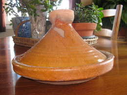 ANCIEN PLAT A TAGINE EN TERRE CUITE VERNISSEE - MAROC TUNISIE MAGHREB - Oriental Art