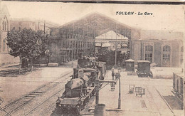 Toulon          83        Intérieur De La Gare .  Train  (voir Scan) - Toulon