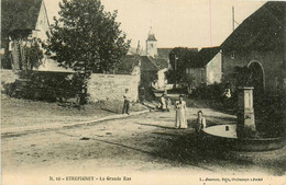 Etrepigney * La Grande Rue Du Village * La Fontaine - Andere & Zonder Classificatie