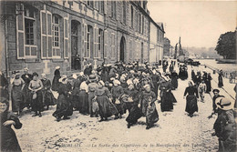 29-MORLAIX- LA SORTIE DES CIGARIERES DE A MANUFACTURE DES TABACS - Morlaix