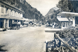 73 - Le Chatelard - Frontière - Café Des Touristes , Bazar Central Famille Michellod- Carron - Station Service  Ozo - Le Chatelard