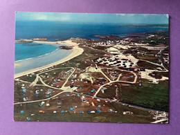 29    CPSM   CLEDER   La Plage Des Amiets  Terrain De Camping Bon état - Cléder