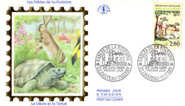 " FABLES DE LA FONTAINE : LE LIEVRE ET LA TORTUE " Sur Enveloppe 1er Jour Sur Soie De 1995. N° YT 2963. Parfait état FDC - Contes, Fables & Légendes