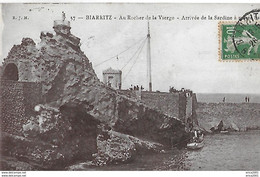 Biarritz. L'arrivée De La Sardine à Marée Basse Au Rocher De La Vierge. - Biarritz