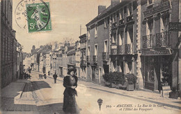 44-ANCENIS- LA RUE DE LA GARE ET L'HÔTEL DES VOYAGEURS - Ancenis