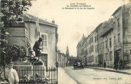 VOSGES  CHARMES Sur MOSELLE  Le Monument Et La Rue Des Capucins - Charmes