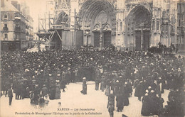 44-NANTES- LES INVENTAIRES, PROTESTATION DE Mgr L'EVÊQUE SUR LE PARVIS DE LA CATHEDRALE - Nantes