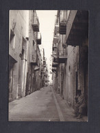 Fotografia Photo Originale Vintage Italie Sicile Sicilia Cefalu Une Rue    46570 - Places