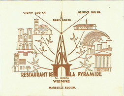 Carte Visite. Vienne. Restaurant De La Pyramide. Dos Millésimes Des Vins De France Par Point Et Tomasi De 1937 à 66. - Cartes De Visite