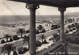 CARTOLINA  MARINA DI MASSA,TOSCANA,LUNGOMARE,SPIAGGIA,BARCHE A VELA,MARE,SOLE,BAGNI,ESTATE,VACANZA,VIAGGIATA 1959 - Massa