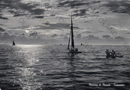 CARTOLINA  MARINA DI MASSA,TOSCANA,TRAMONTO,LUNGOMARE,SPIAGGIA,BARCHE,MARE,SOLE,BAGNI,ESTATE,VACANZA,VIAGGIATA 1962 - Massa