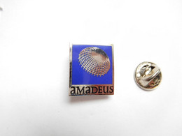 Superbe Pin's En EGF , Amadeus , Espace ?? Signé Stone - Space