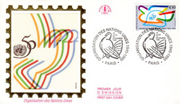 " 50 ANS DE L'ONU / COLOMBE " Sur Enveloppe 1er Jour Sur Soie De 1995. N° YT 2975. Parfait état FDC - Tauben & Flughühner